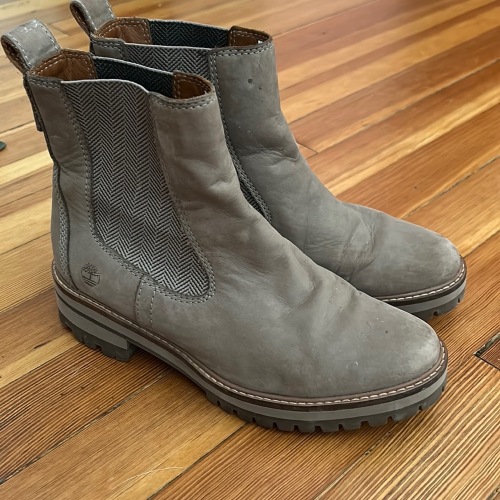 Timberland women’s Chelsea boots in taupe
